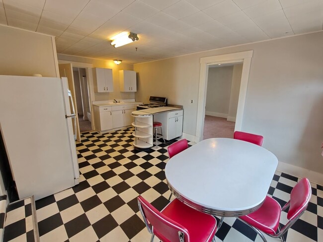 Building Photo - 26 E Mechanic St