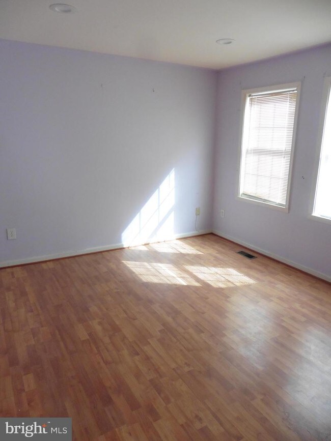 Building Photo - 1017B Brixton Ct