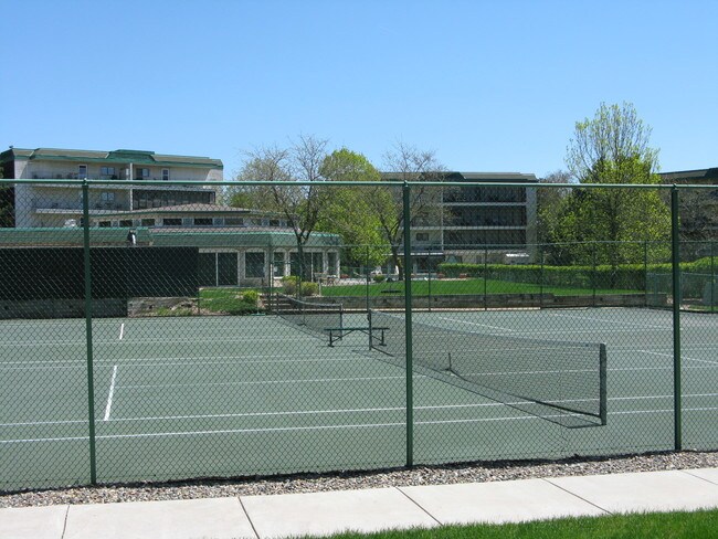 Foto del edificio - 10531 Cedar Lk Rd S