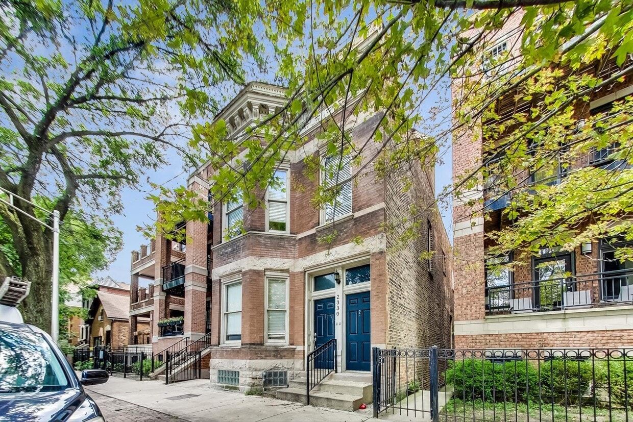 Primary Photo - 2330 N Greenview Ave