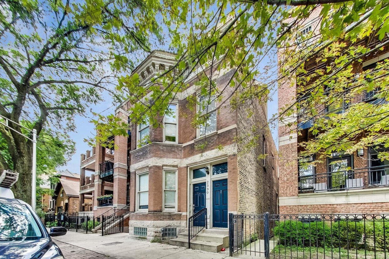 Foto principal - 2330 N Greenview Ave