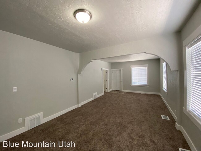 Building Photo - 2 br, 1 bath House - 2936 Porter Ave