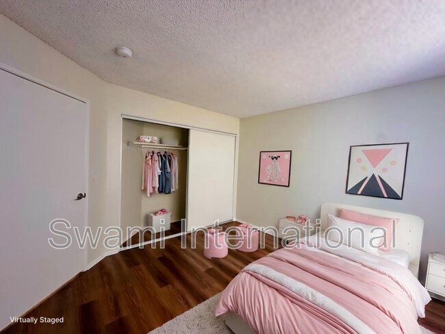 Foto del edificio - 26114 Belle Porte Ave