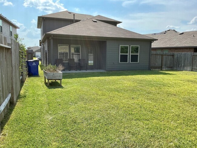 Foto del edificio - 16957 Rich Pines Dr