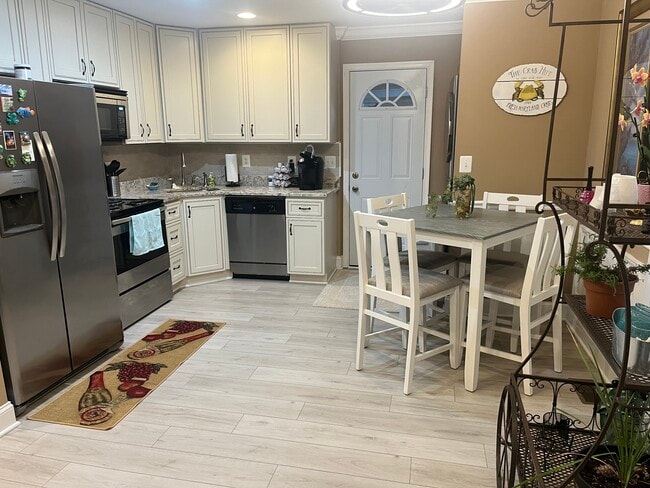 Foto del edificio - 1300 Wilson Point Rd