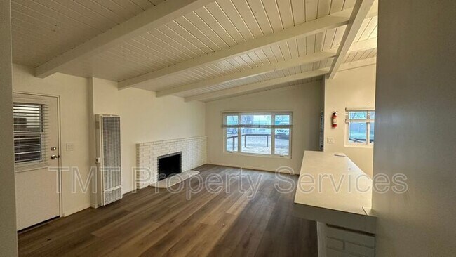 Foto del edificio - 17259 Walnut Ave