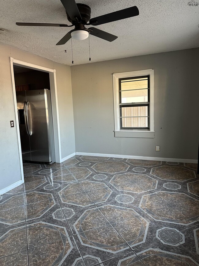 Building Photo - 1633 Orchard Ave