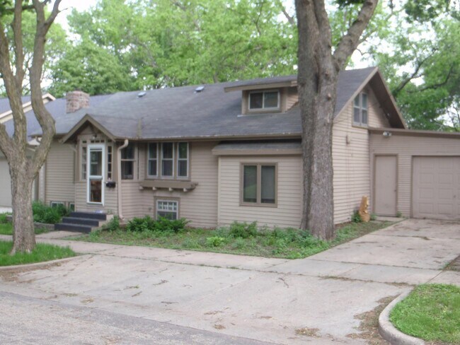 Foto del edificio - Updated Unique Charming Home! Next to Augu...