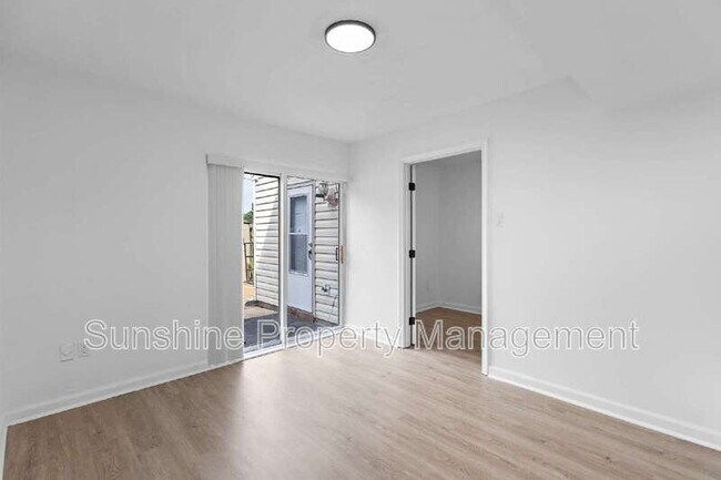Building Photo - 6591 Stoney Point S
