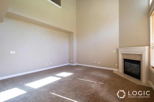 Building Photo - Gorgeous Townhome in South Jordan!