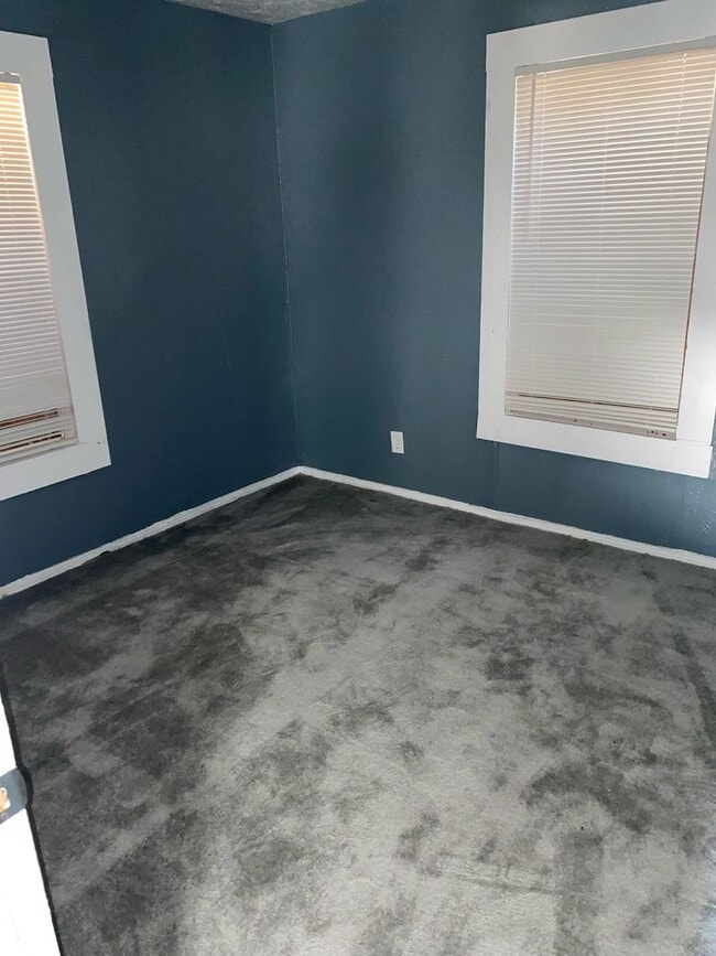 Photo - Newly Reduced Price! 2 Bedroom 1 Bath; Se Habla Espanol House