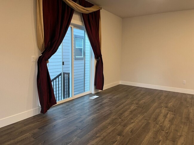 Foto del edificio - Beautiful 5BD* 3BA* Single Family Home Loc...