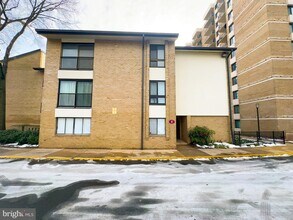 Building Photo - 6 Monroe St