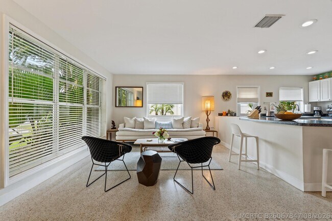 Foto del edificio - 708 Westwind Dr