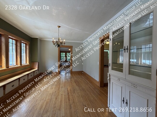 Building Photo - 2328 Oakland Dr