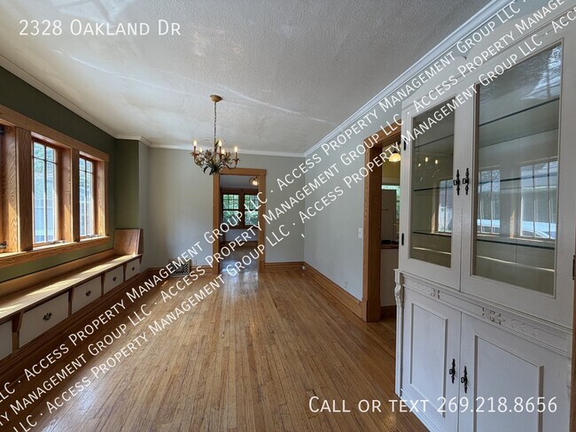 Foto del edificio - 2328 Oakland Dr
