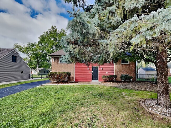 Building Photo - 189 N Pinecrest Rd