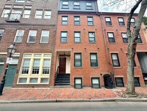 Building Photo - 46 Melrose St