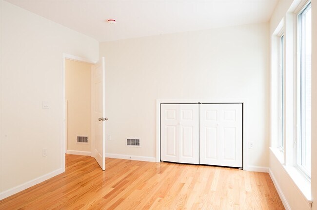Foto del edificio - 171 Everett St