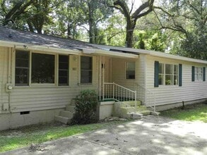 Building Photo - 3015 Thomas Dr