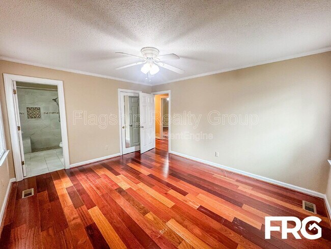 Foto del edificio - 300 Violeta Cir