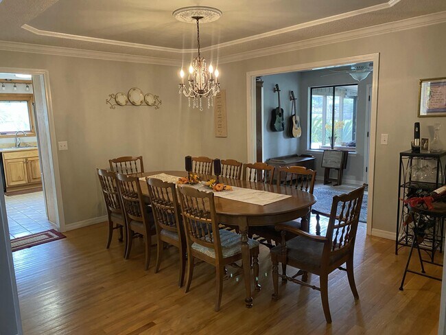 Building Photo - 305 Ruckel Dr