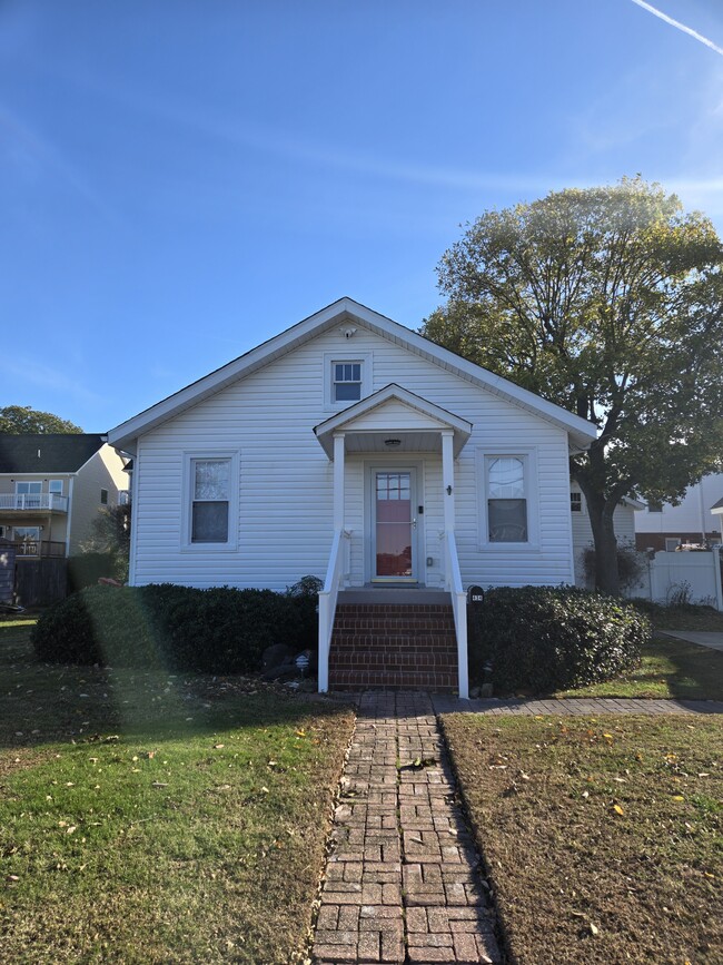 Building Photo - 434 Creek Ave