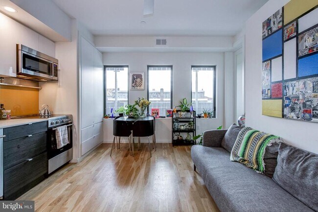 Building Photo - 1942 N Front St