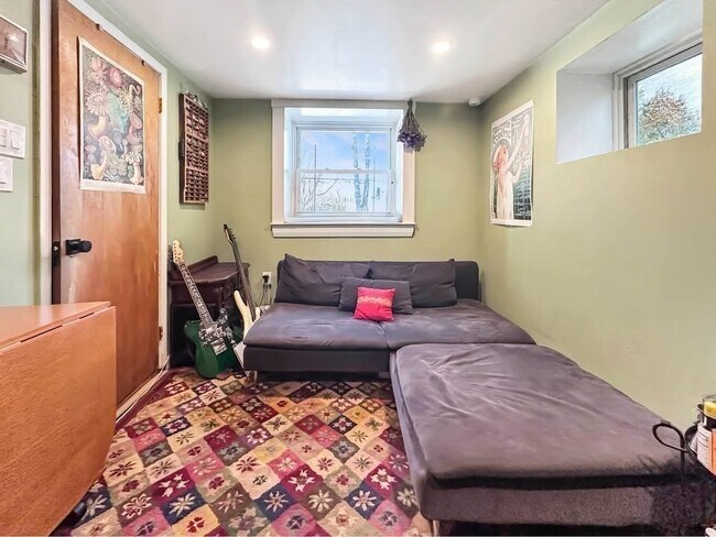 Foto del edificio - 64 Goodenough St