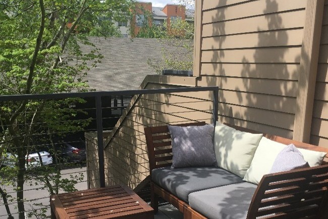 Deck, comfortable for 2-3 people (6'x8') - 920 NW Naito Pkwy