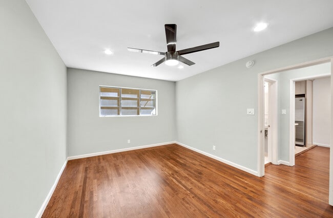 Building Photo - 1023 N Hayworth Ave