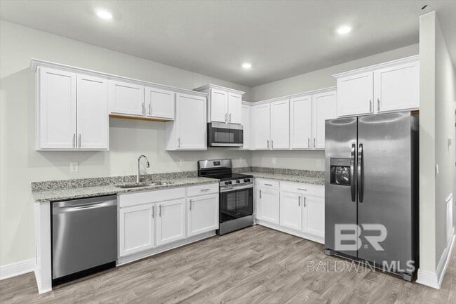 Building Photo - 13765 Shea Cir