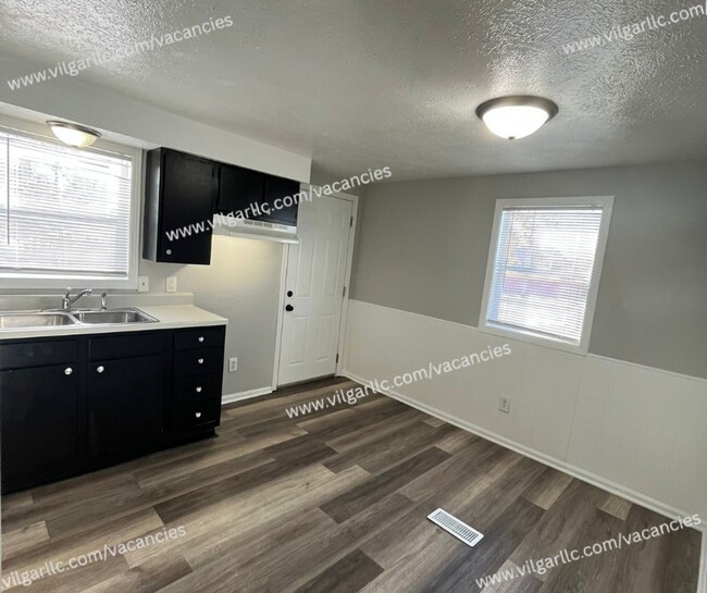 Foto del edificio - 11-11 McKinley Ave