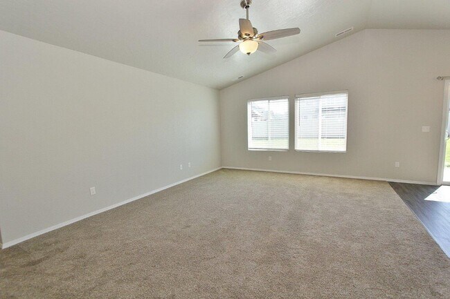 Building Photo - Immaculate Single-Level Home in Quiet Neighborhood
