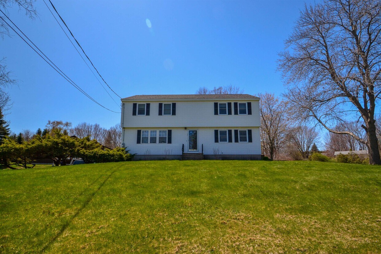 10 Sanderson Rd, Greenland, NH 03840 Condo for Rent in Greenland, NH