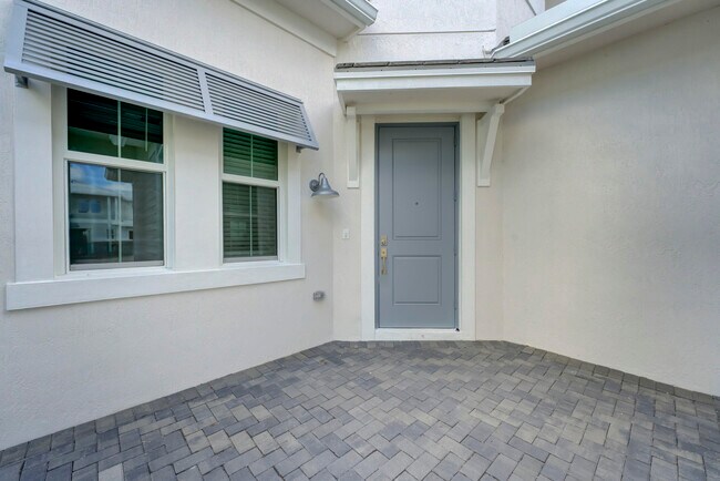 Foto del edificio - 9346 Crestview Cir