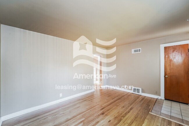 Foto del edificio - 3421 N 87th St
