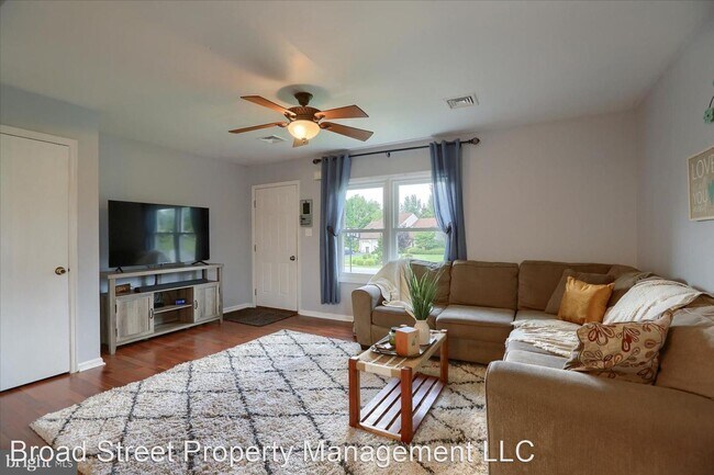 Building Photo - 3 br, 1.5 bath House - 5 Branstock Ct