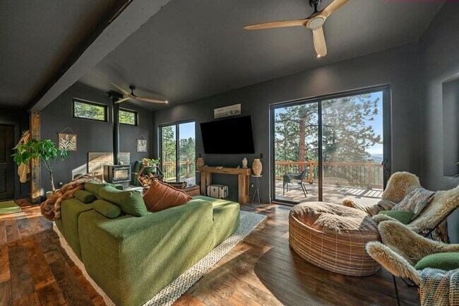 Foto del edificio - Charming 1BR House in Bailey