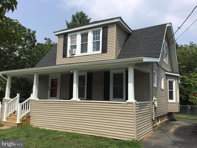 Building Photo - 274 McAdoo Ave