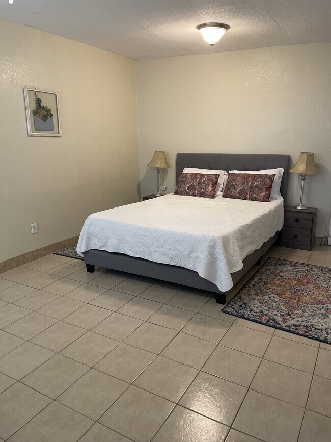 Foto del edificio - 9576 Waverly Dr