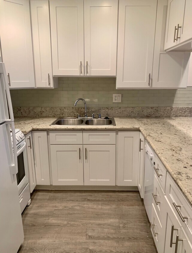 Full Kitchen - 10405 Irene St