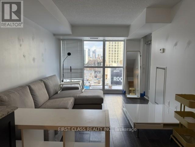 Photo du bâtiment - 400 Adelaide St E