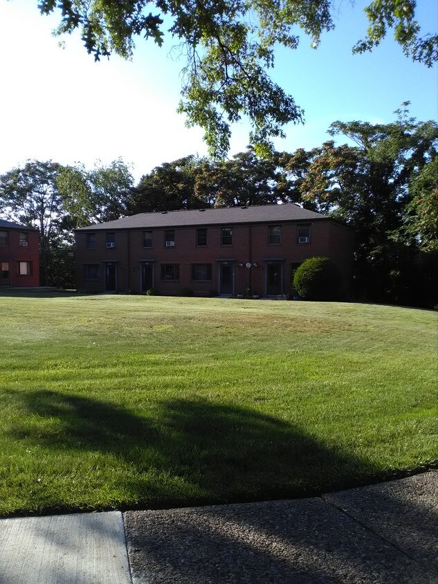 431 Hoodridge Dr, Castle Shannon, PA 15234 Townhome Rentals in Castle