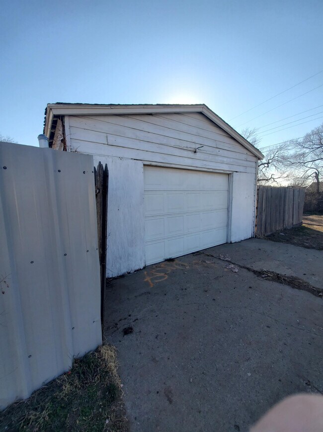 Building Photo - 1421 N Highland St