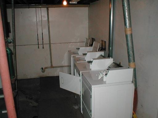 Laundry Facilities - 1060 Orange Ave