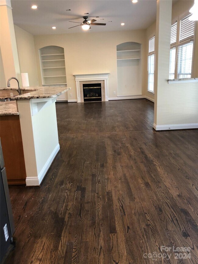Building Photo - 9418 Briarwick Ln