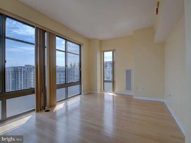 Building Photo - 475 K St NW