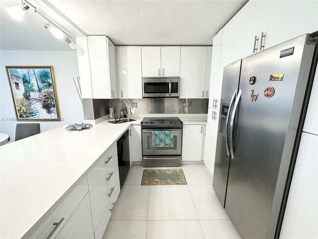 Foto del edificio - 4000 NE 170th St