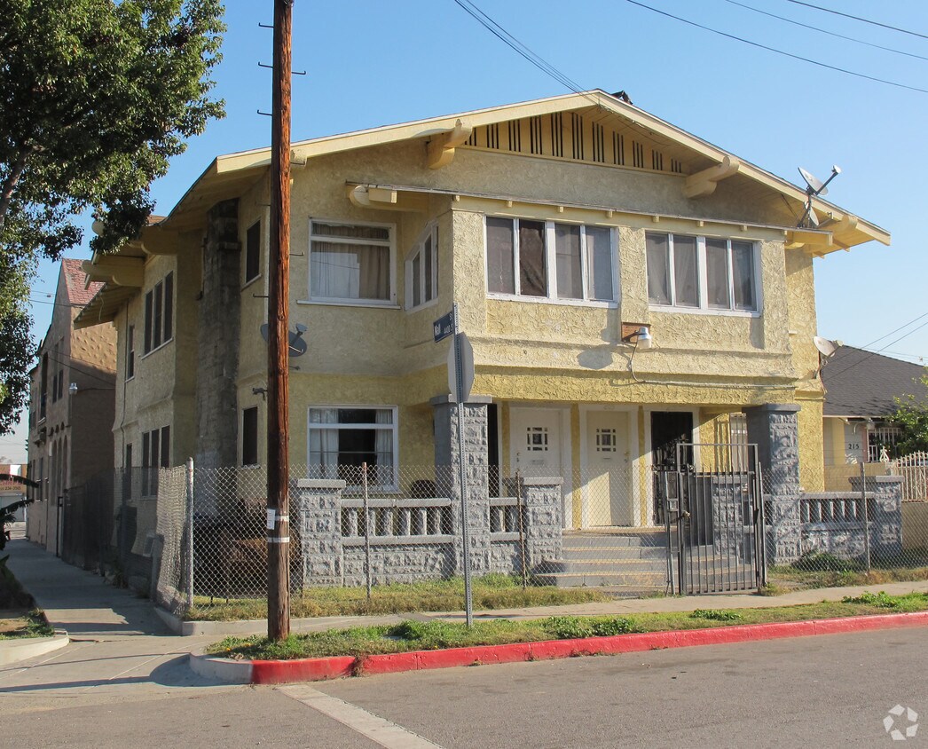 Building Photo - 201 E 45th St